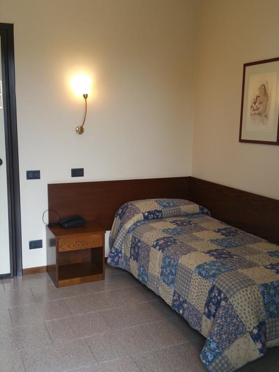 Hotel 5 Vie Almenno San Salvatore 部屋 写真