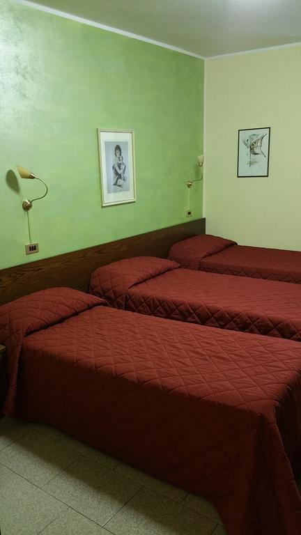 Hotel 5 Vie Almenno San Salvatore 部屋 写真