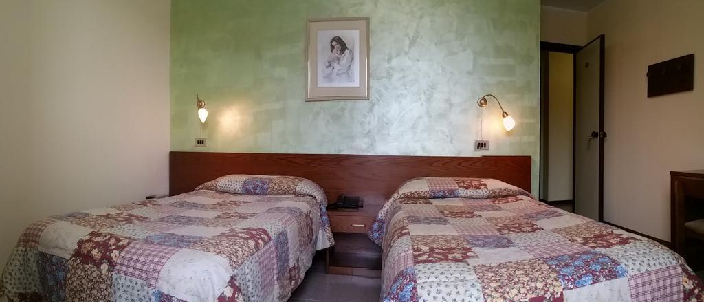 Hotel 5 Vie Almenno San Salvatore 部屋 写真