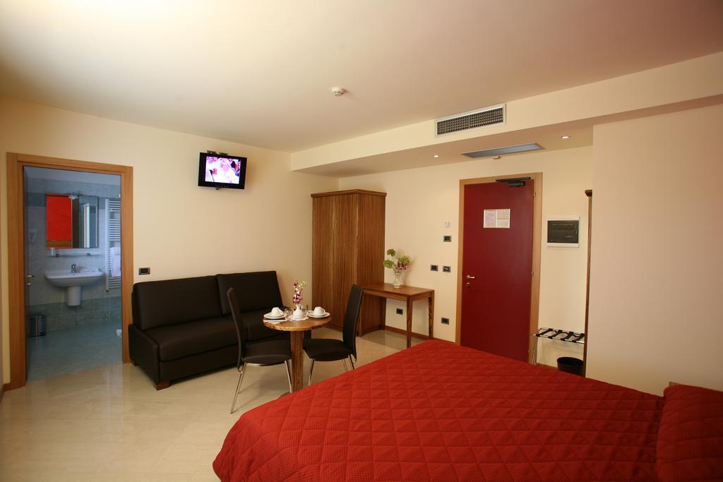 Hotel 5 Vie Almenno San Salvatore 部屋 写真