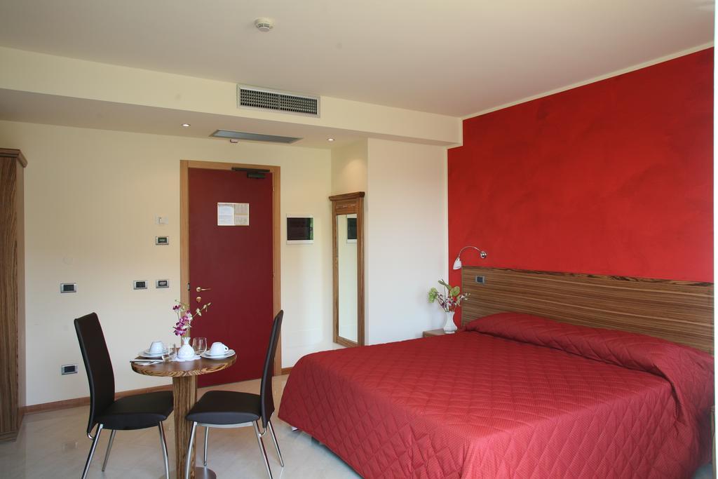 Hotel 5 Vie Almenno San Salvatore 部屋 写真