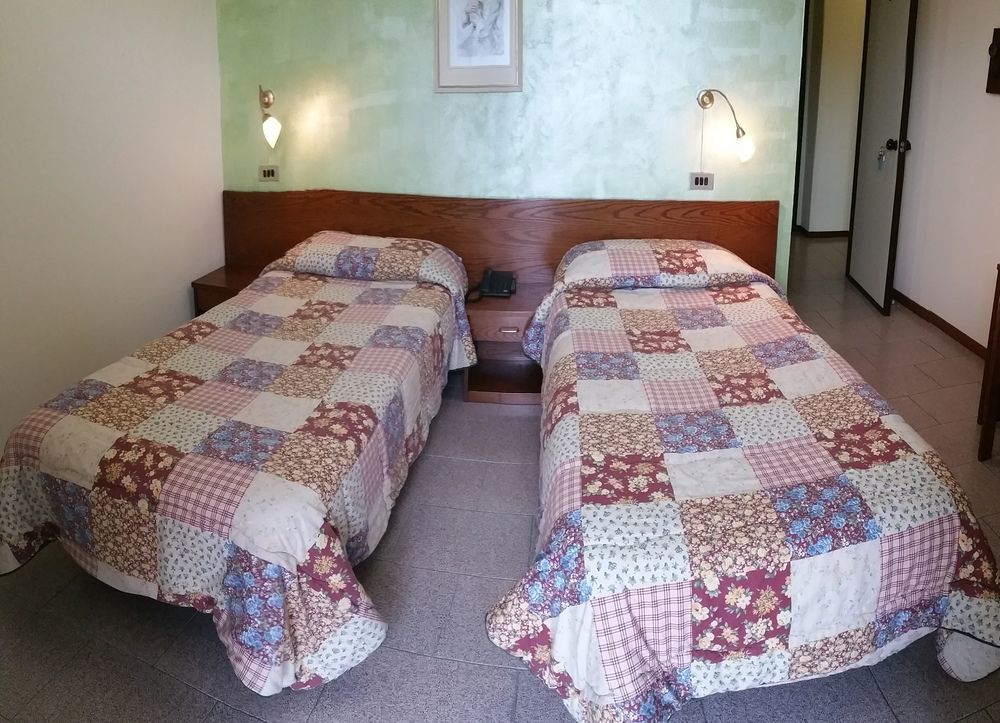 Hotel 5 Vie Almenno San Salvatore エクステリア 写真